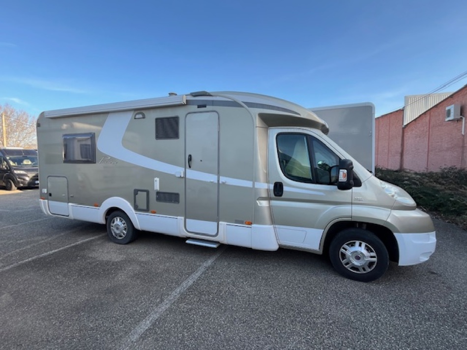 camping car BURSTNER FT T727 modèle 2009